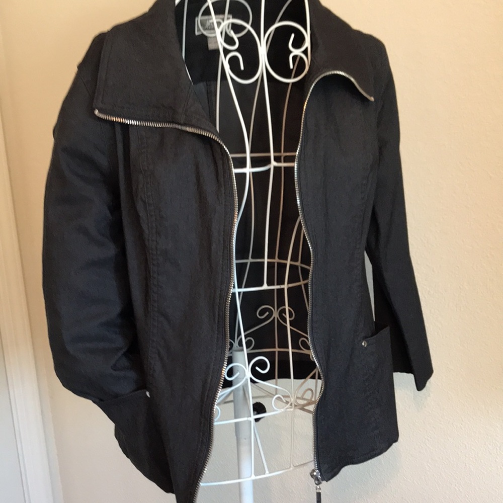 Light Jacket - Picture 4 of 5